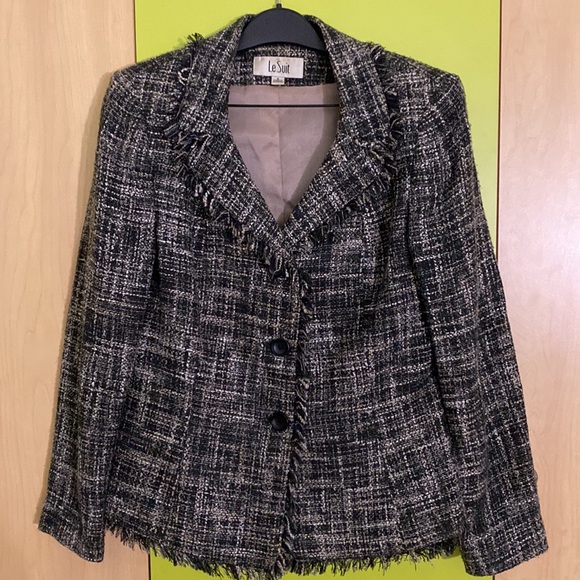 Le Suit Woman’s Skirt Suit - Picture 7 of 13